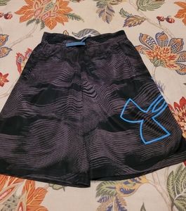 Boys Under Armour Shorts, Size Youth Medium